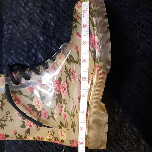 Floral Combat Rain Boots - Picture 4 of 7